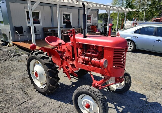 Massey Harris Traktori - bensiini - Traktor: pilt 1 Massey Harris Traktori - bensiini - Traktor: pilt 1