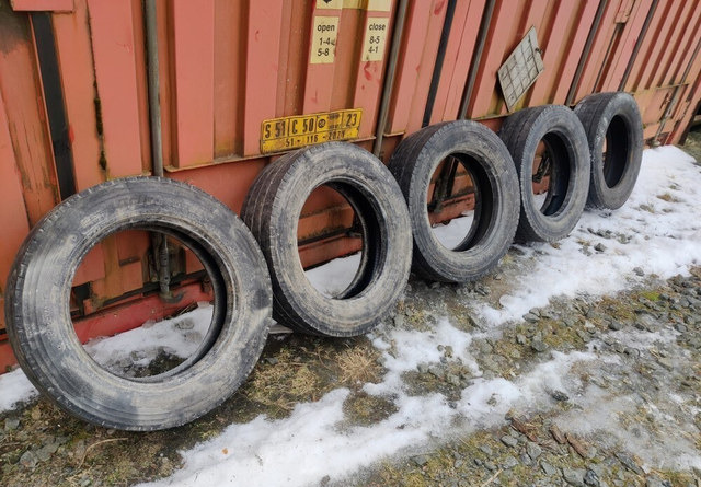 Renkaat 5 kpl koko 205/65R17.5 - Rehv - Põllutööseade: pilt 1 Renkaat 5 kpl koko 205/65R17.5 - Rehv - Põllutööseade: pilt 1