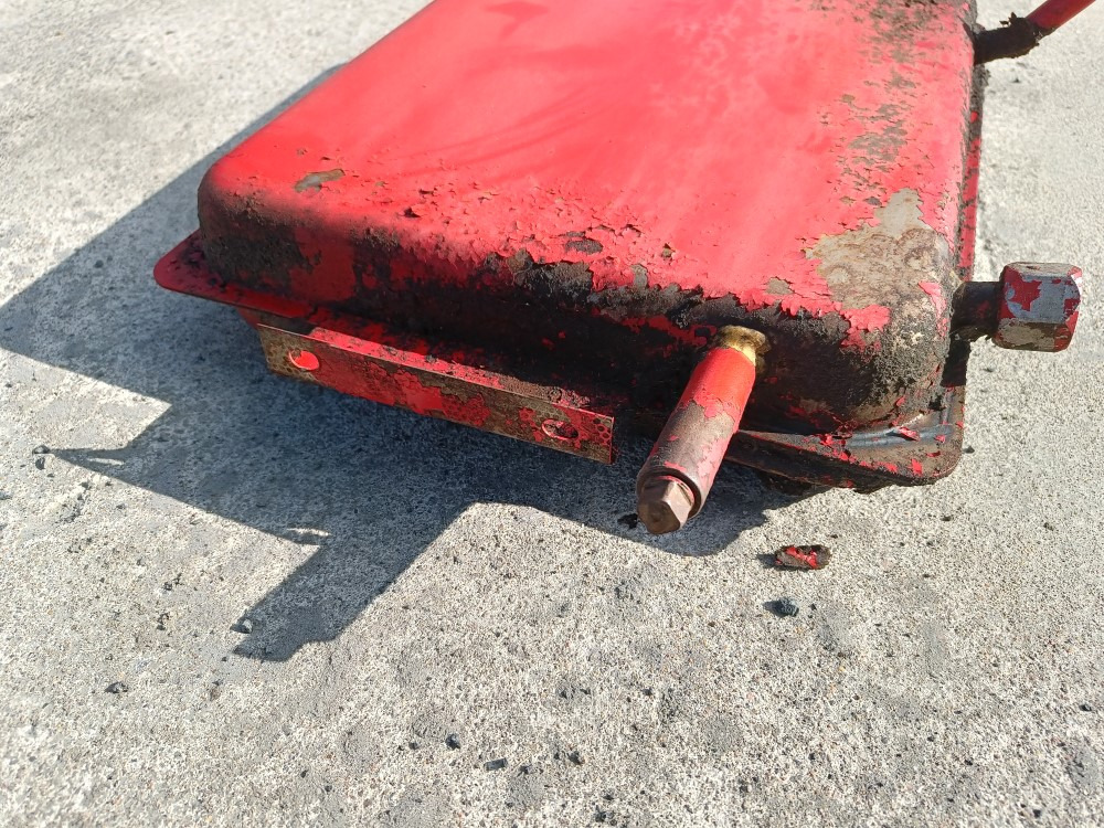 Sampo 410 hydrauliikkaöljysäiliö - Hüdrauliline paak - Kombain: pilt 5 Sampo 410 hydrauliikkaöljysäiliö - Hüdrauliline paak - Kombain: pilt 5