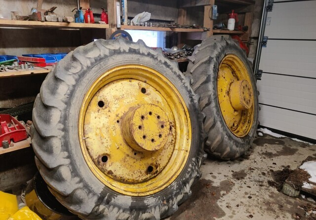 Traktorin renkaat 13.6/12x38 vanteilla - Rehv - Traktor: pilt 3 Traktorin renkaat 13.6/12x38 vanteilla - Rehv - Traktor: pilt 3
