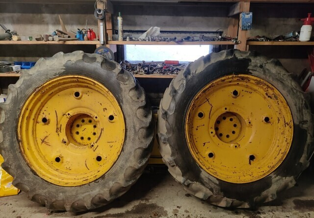 Traktorin renkaat 13.6/12x38 vanteilla - Rehv - Traktor: pilt 2 Traktorin renkaat 13.6/12x38 vanteilla - Rehv - Traktor: pilt 2