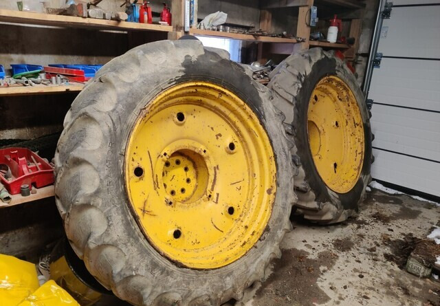 Traktorin renkaat 13.6/12x38 vanteilla - Rehv - Traktor: pilt 4 Traktorin renkaat 13.6/12x38 vanteilla - Rehv - Traktor: pilt 4
