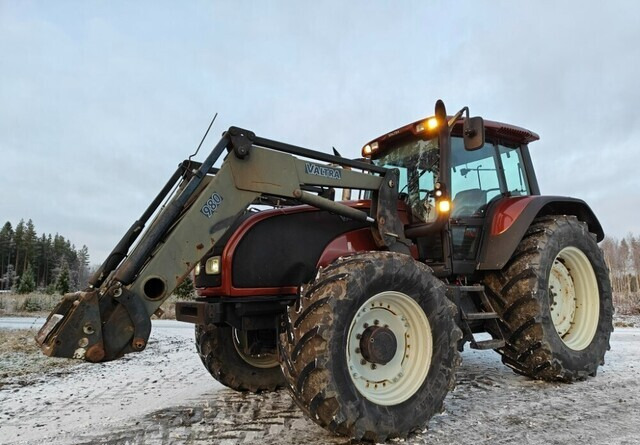 Valtra T190 HiTech etukuormaajalla - Traktor: pilt 2 Valtra T190 HiTech etukuormaajalla - Traktor: pilt 2