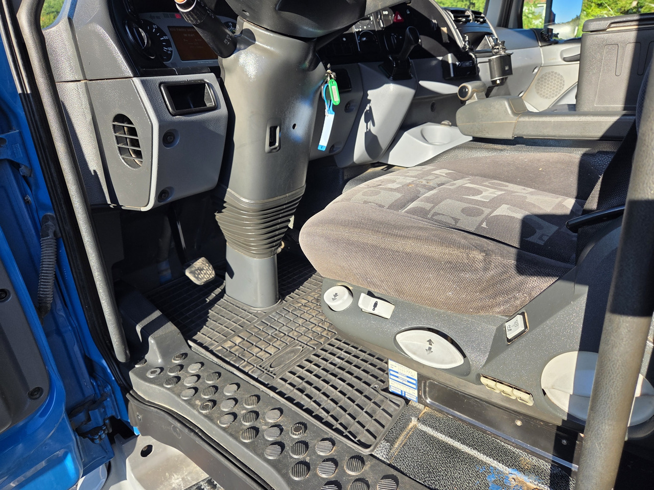 MERCEDES-BENZ  - Kabiinišassiiga veoauto: pilt 2 MERCEDES-BENZ  - Kabiinišassiiga veoauto: pilt 2