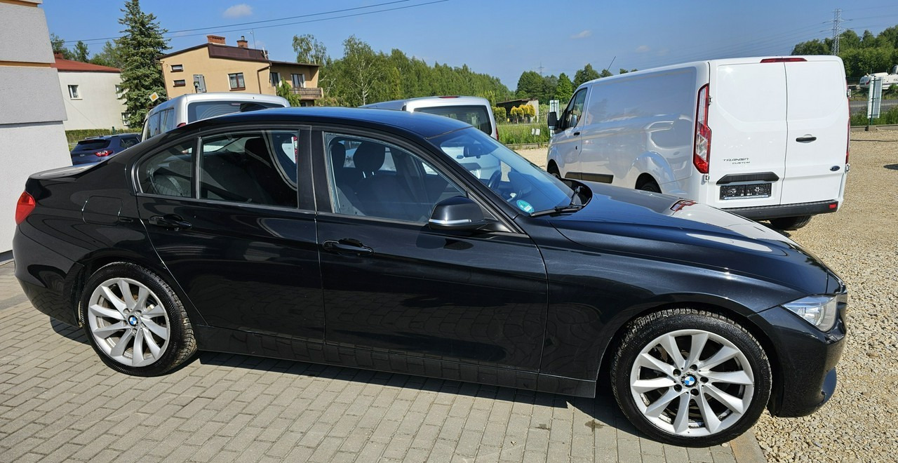 BMW SERIA 3 V (F30/F31/F34) BMW SERIA 3 BMW 330D xDrive ładny stan 4x4 sedan - Sedaan: pilt 5 BMW SERIA 3 V (F30/F31/F34) BMW SERIA 3 BMW 330D xDrive ładny stan 4x4 sedan - Sedaan: pilt 5