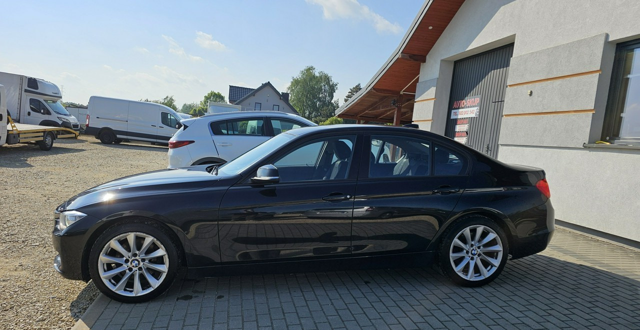 BMW SERIA 3 V (F30/F31/F34) BMW SERIA 3 BMW 330D xDrive ładny stan 4x4 sedan - Sedaan: pilt 4 BMW SERIA 3 V (F30/F31/F34) BMW SERIA 3 BMW 330D xDrive ładny stan 4x4 sedan - Sedaan: pilt 4