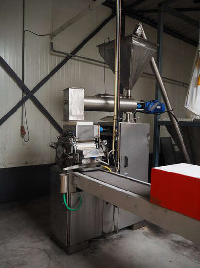 Teknikeller Makina sugar cube line T.T.O.R. 125 - Toidumasin: pilt 2 Teknikeller Makina sugar cube line T.T.O.R. 125 - Toidumasin: pilt 2