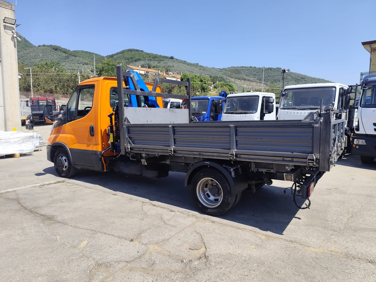IVECO DAILY 35-140 - Kraanaga veoauto: pilt 4 IVECO DAILY 35-140 - Kraanaga veoauto: pilt 4