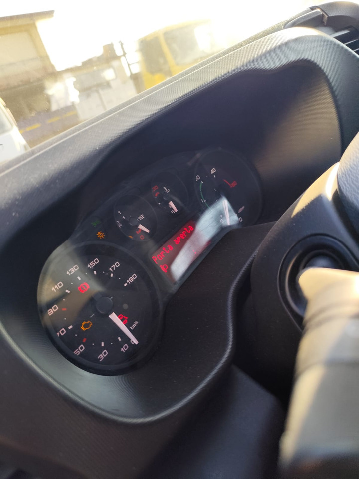 IVECO DAILY 35C15 - Kraanaga veoauto, Tarbesõiduk kallur: pilt 4 IVECO DAILY 35C15 - Kraanaga veoauto, Tarbesõiduk kallur: pilt 4