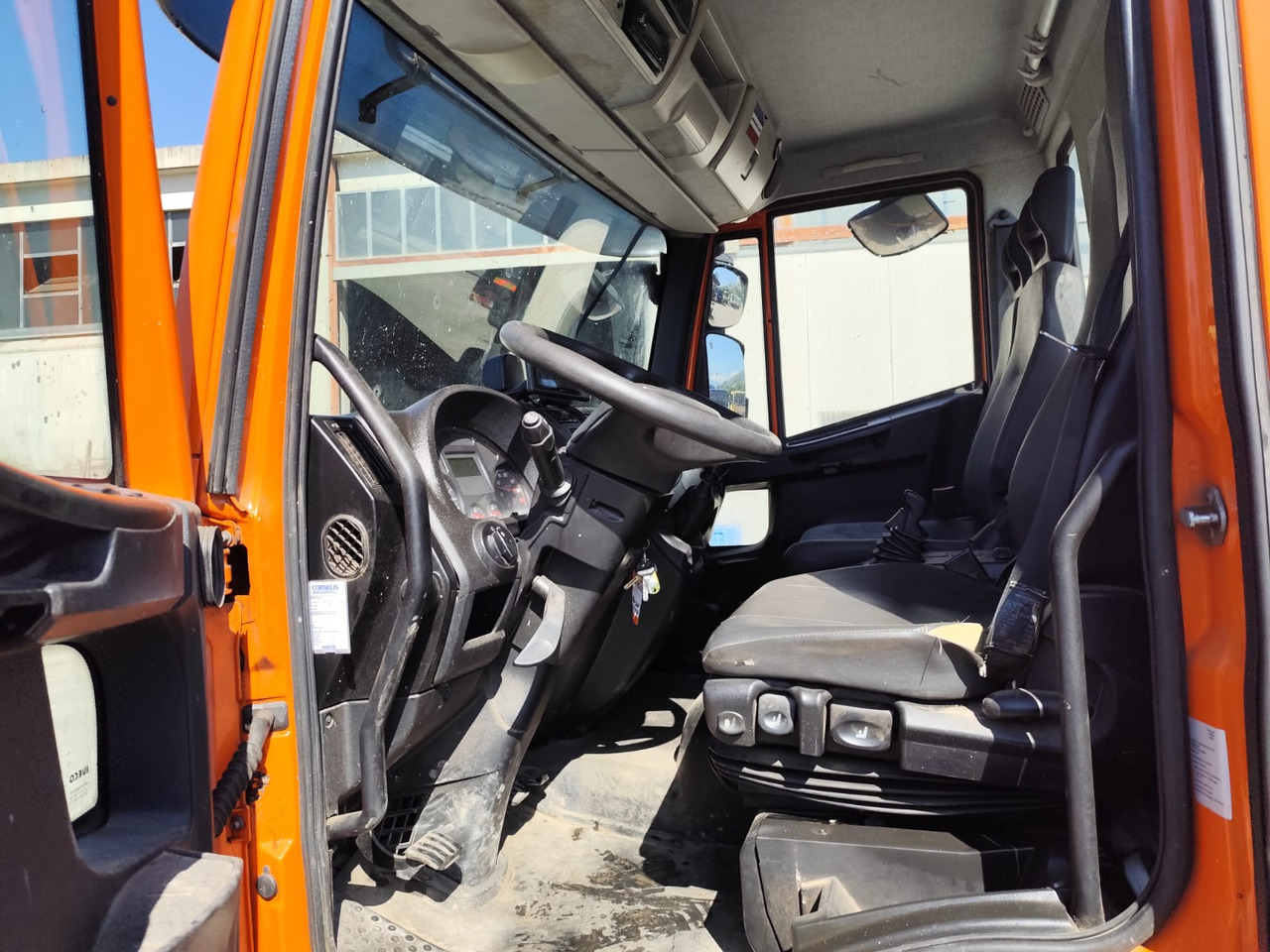 IVECO EUROCARGO 120-190L - Kabiinišassiiga veoauto: pilt 2 IVECO EUROCARGO 120-190L - Kabiinišassiiga veoauto: pilt 2