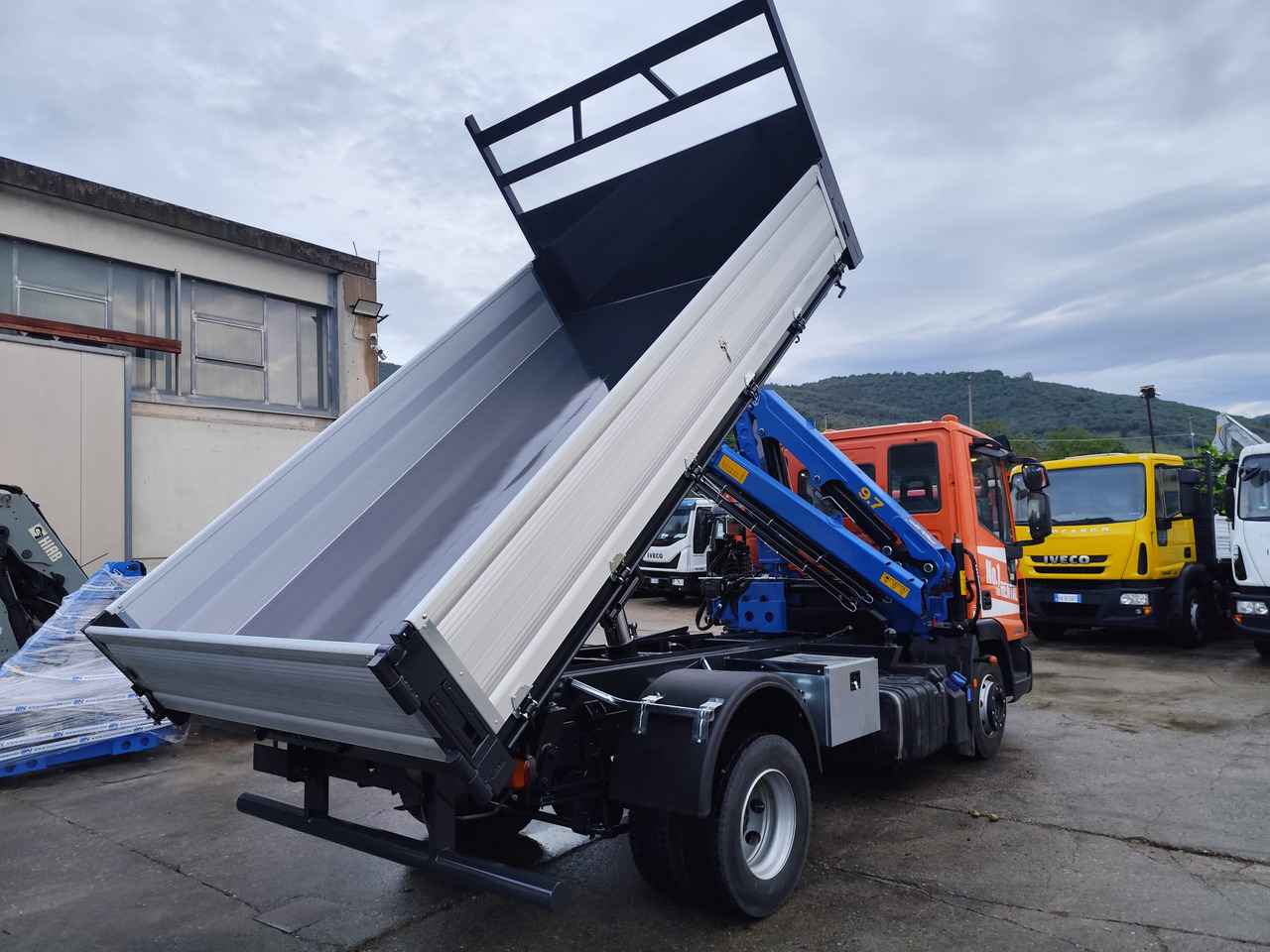 IVECO EUROCARGO 120-90L - Kraanaga veoauto: pilt 4 IVECO EUROCARGO 120-90L - Kraanaga veoauto: pilt 4