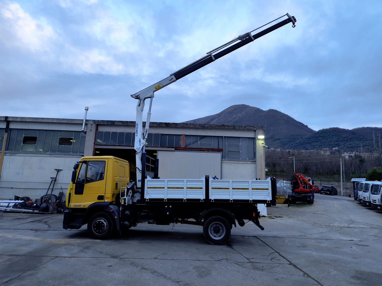 Kraanaga veoauto, Kallurauto IVECO EUROCARGO 120E28P: pilt 22 Kraanaga veoauto, Kallurauto IVECO EUROCARGO 120E28P: pilt 22