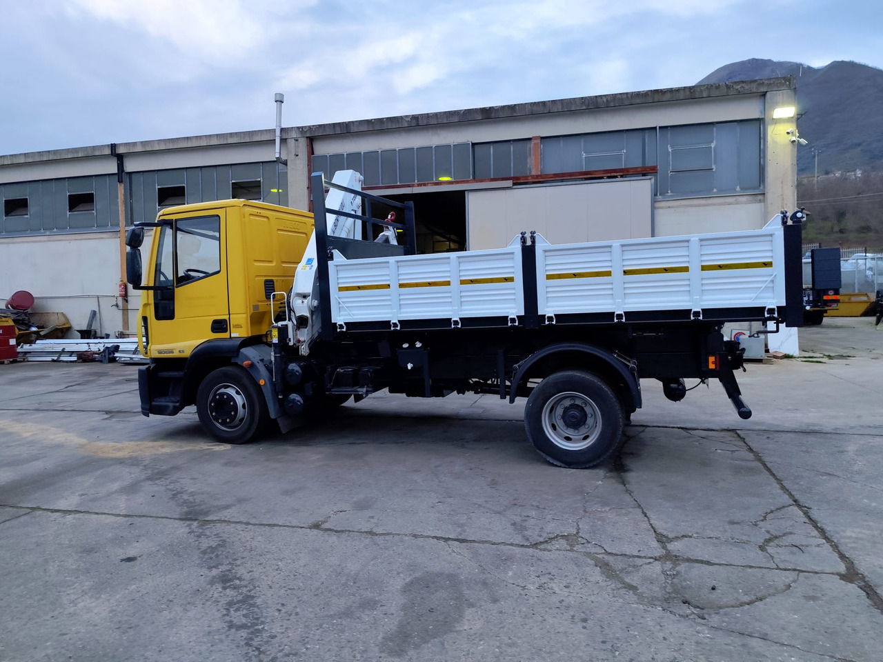 Kraanaga veoauto, Kallurauto IVECO EUROCARGO 120E28P: pilt 32 Kraanaga veoauto, Kallurauto IVECO EUROCARGO 120E28P: pilt 32