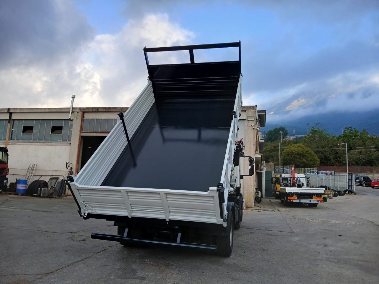 Kraanaga veoauto, Kallurauto IVECO EUROCARGO 140-250: pilt 25