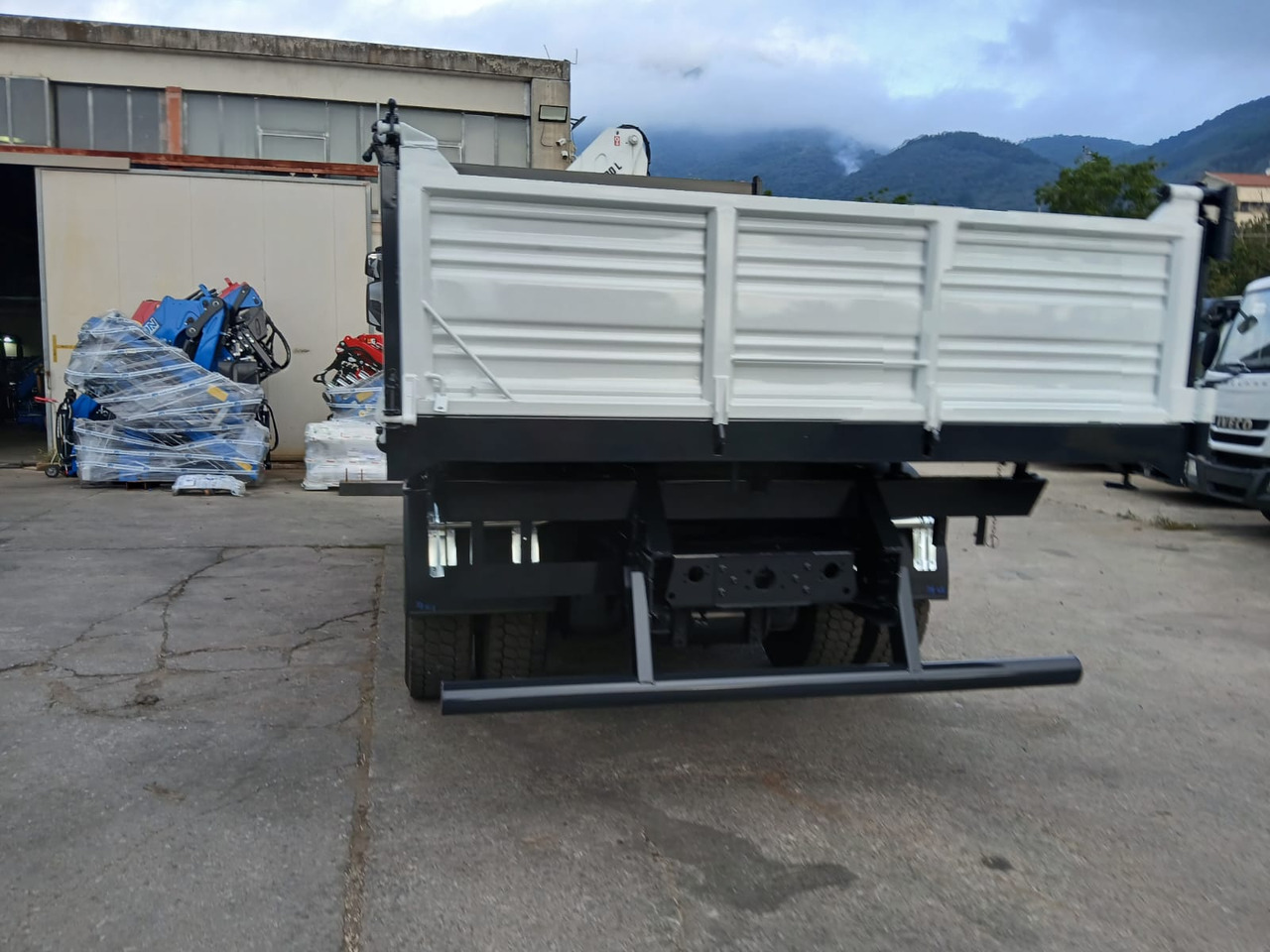 Kraanaga veoauto, Kallurauto IVECO EUROCARGO 140-250: pilt 12