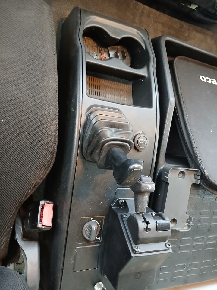 Kraanaga veoauto, Kallurauto IVECO EUROCARGO 140-250: pilt 22