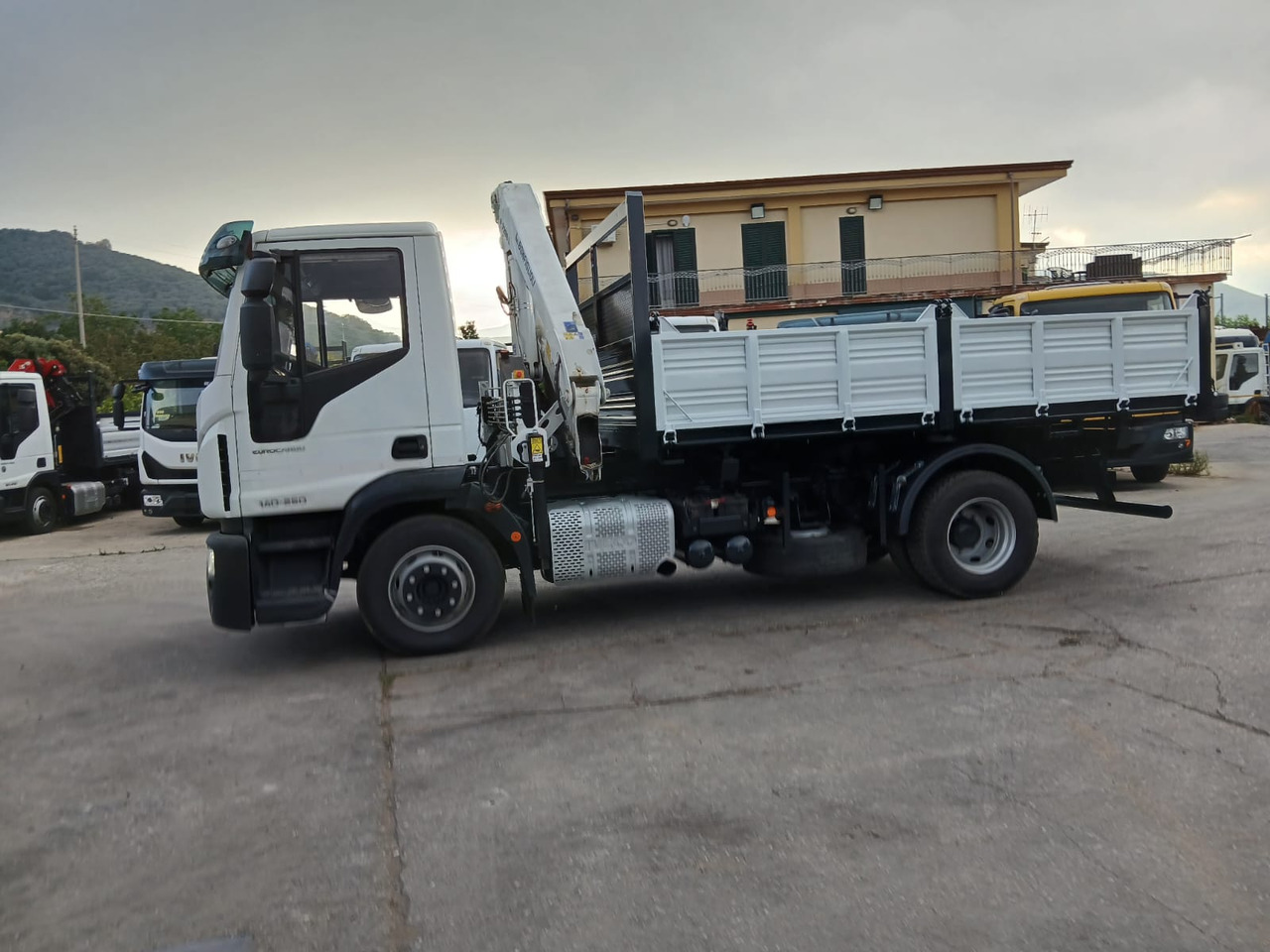 Kraanaga veoauto, Kallurauto IVECO EUROCARGO 140-250: pilt 14