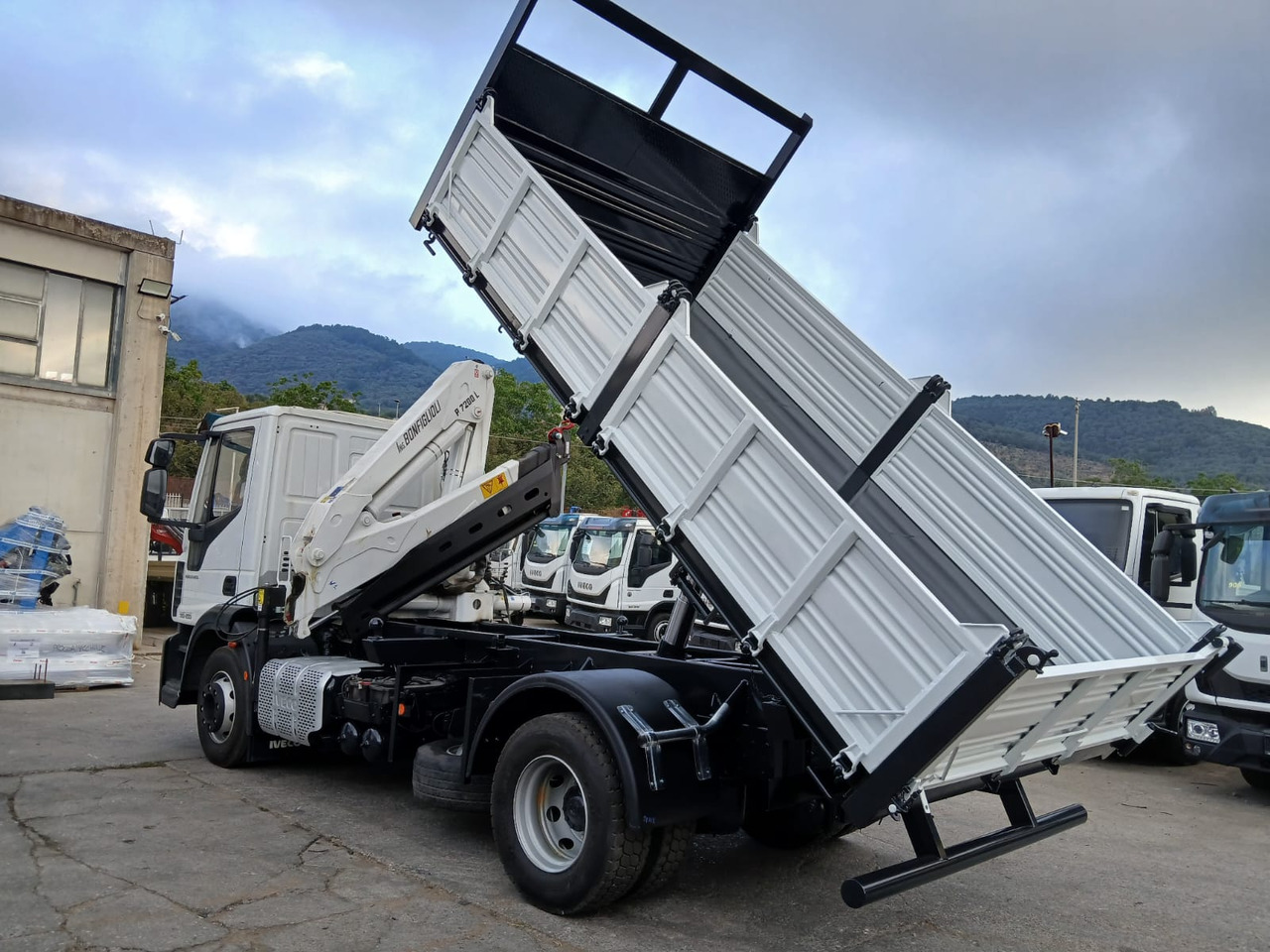 Kraanaga veoauto, Kallurauto IVECO EUROCARGO 140-250: pilt 28