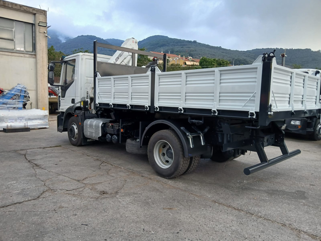 Kraanaga veoauto, Kallurauto IVECO EUROCARGO 140-250: pilt 9