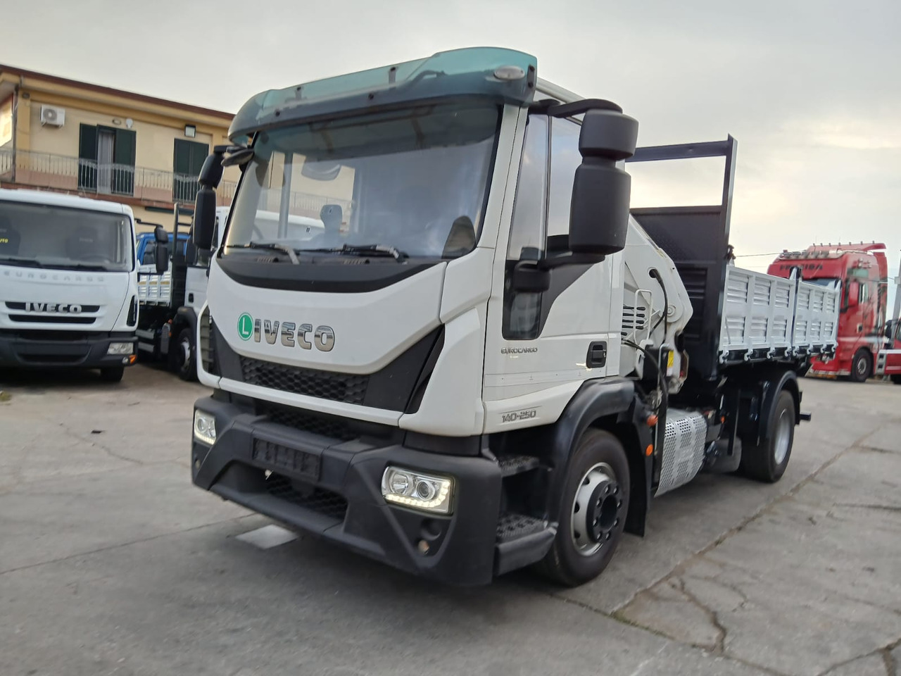 IVECO EUROCARGO 140-250 - Kraanaga veoauto: pilt 2 IVECO EUROCARGO 140-250 - Kraanaga veoauto: pilt 2