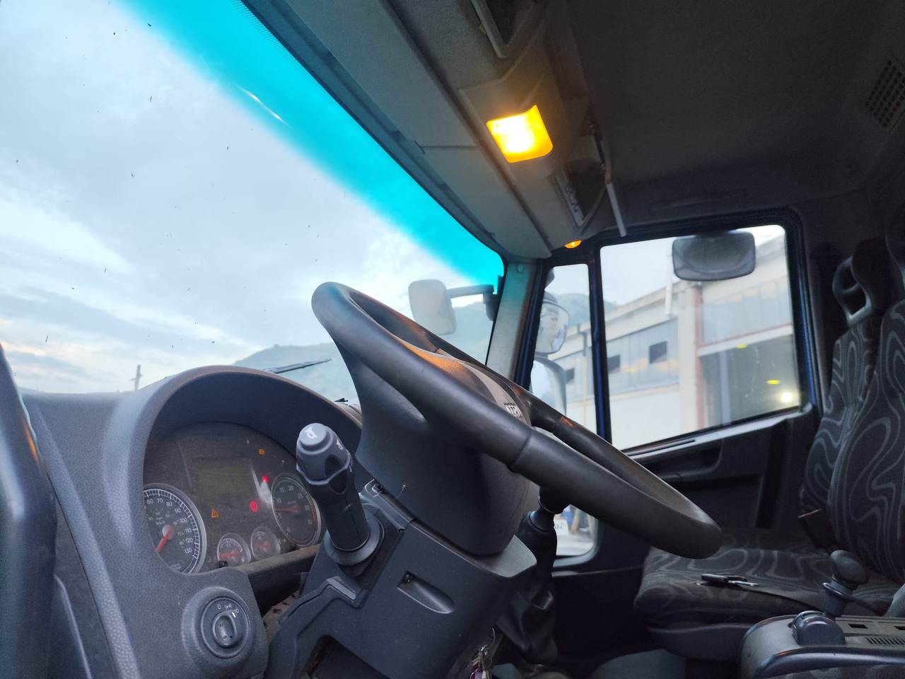IVECO EUROCARGO 140E25 - Kallurauto: pilt 3 IVECO EUROCARGO 140E25 - Kallurauto: pilt 3
