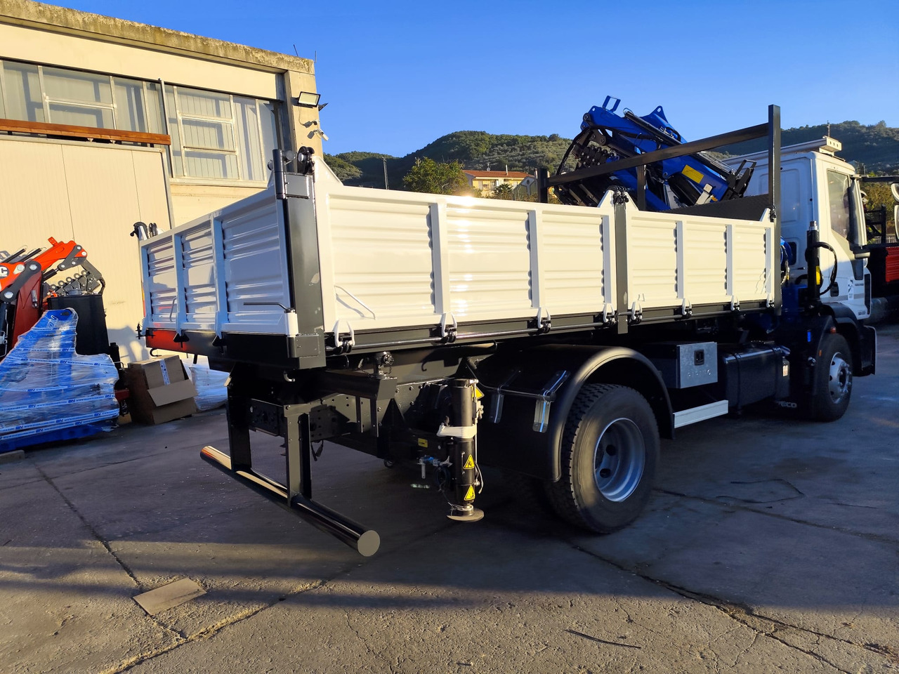 IVECO EUROCARGO 160-250 - Kraanaga veoauto, Kallurauto: pilt 2 IVECO EUROCARGO 160-250 - Kraanaga veoauto, Kallurauto: pilt 2