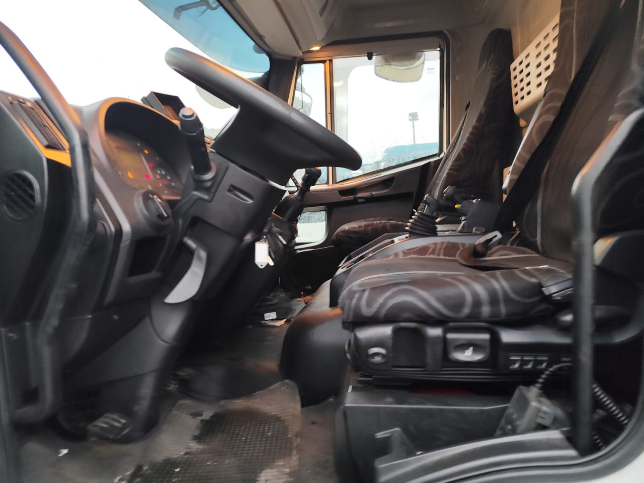 IVECO EUROCARGO 160-280 - Kraanaga veoauto: pilt 5 IVECO EUROCARGO 160-280 - Kraanaga veoauto: pilt 5