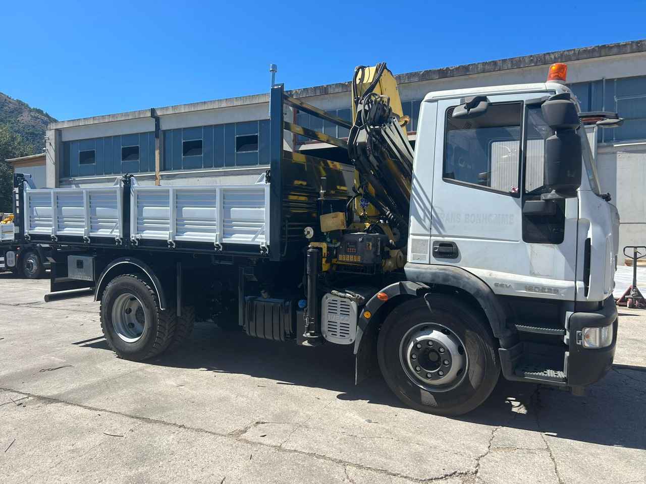 IVECO EUROCARGO 160E28 - Kraanaga veoauto: pilt 3 IVECO EUROCARGO 160E28 - Kraanaga veoauto: pilt 3
