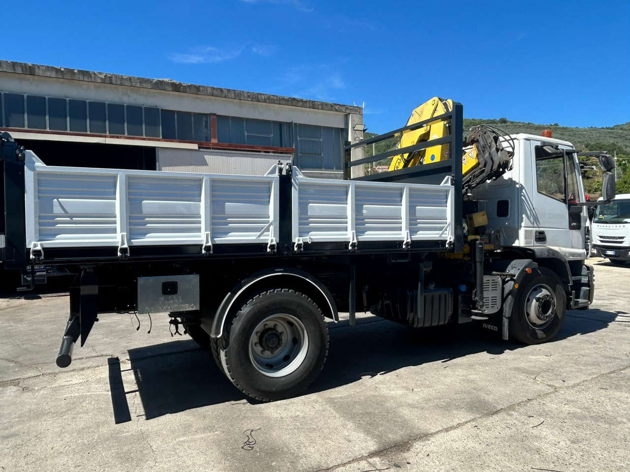 IVECO EUROCARGO 160E28 - Kraanaga veoauto: pilt 4 IVECO EUROCARGO 160E28 - Kraanaga veoauto: pilt 4
