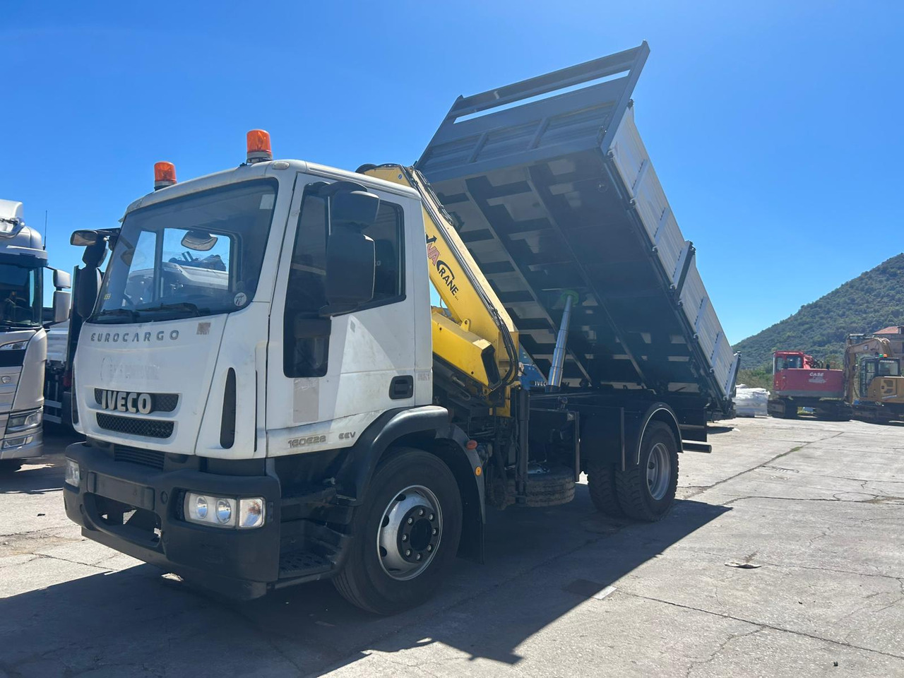 IVECO EUROCARGO 160E28 - Kraanaga veoauto: pilt 1 IVECO EUROCARGO 160E28 - Kraanaga veoauto: pilt 1