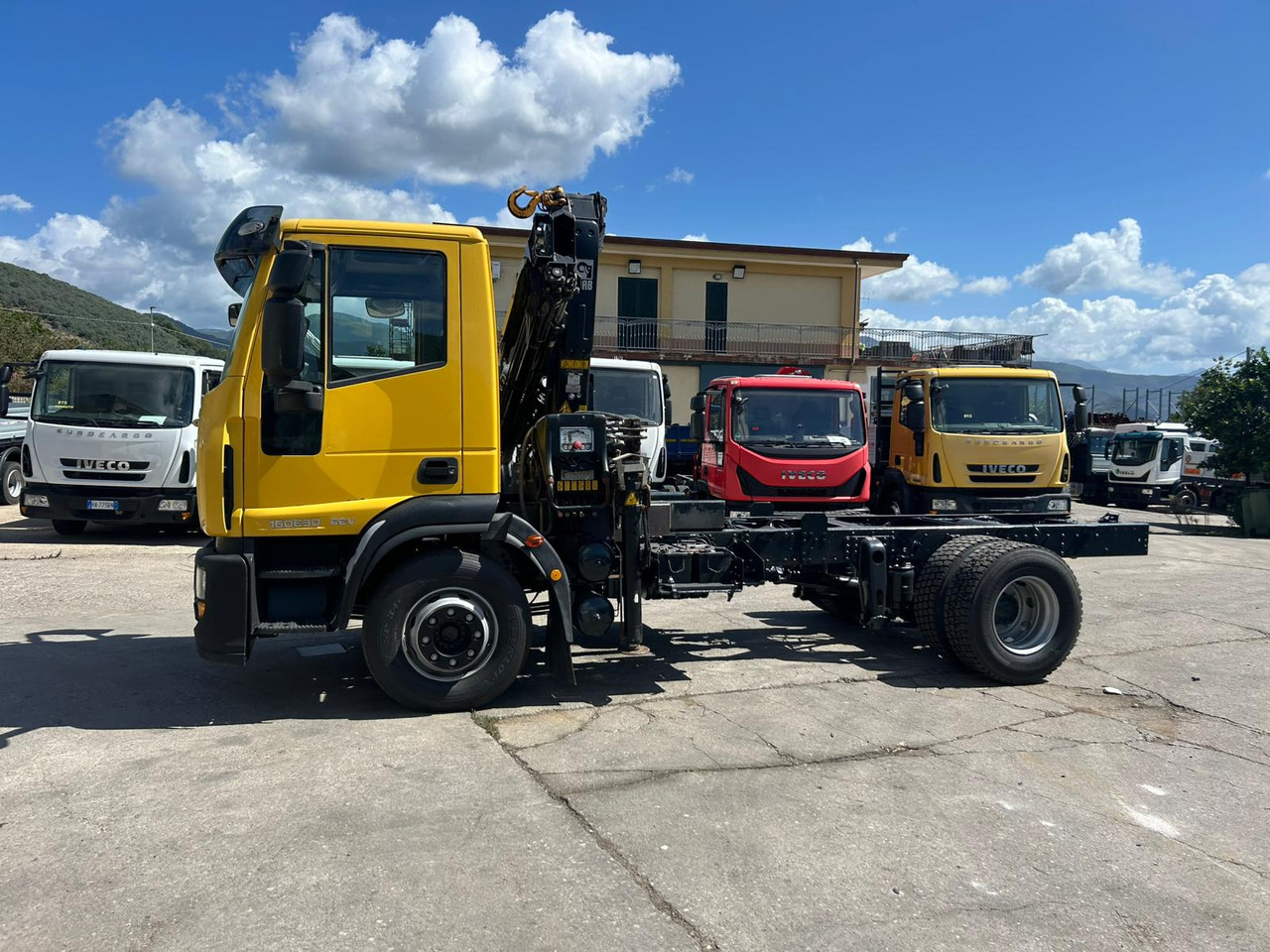 IVECO EUROCARGO 160E30 - Kraanaga veoauto: pilt 4 IVECO EUROCARGO 160E30 - Kraanaga veoauto: pilt 4
