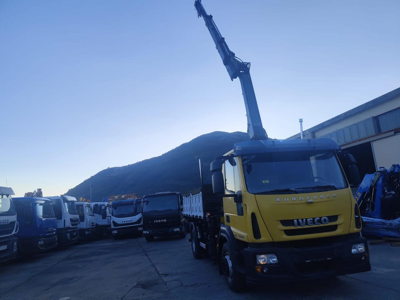 IVECO EUROCARGO 160E30 - Kraanaga veoauto: pilt 3 IVECO EUROCARGO 160E30 - Kraanaga veoauto: pilt 3