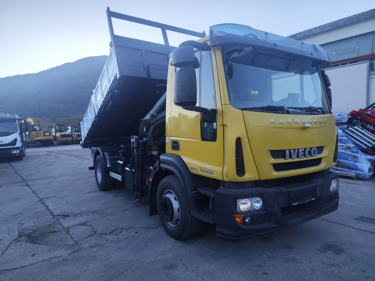 IVECO EUROCARGO 160E30 - Kraanaga veoauto: pilt 1 IVECO EUROCARGO 160E30 - Kraanaga veoauto: pilt 1