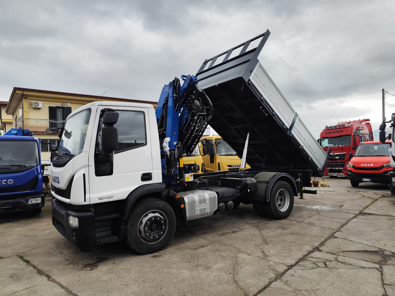 IVECO EUROCARGO 190EL25 - Kraanaga veoauto: pilt 1 IVECO EUROCARGO 190EL25 - Kraanaga veoauto: pilt 1