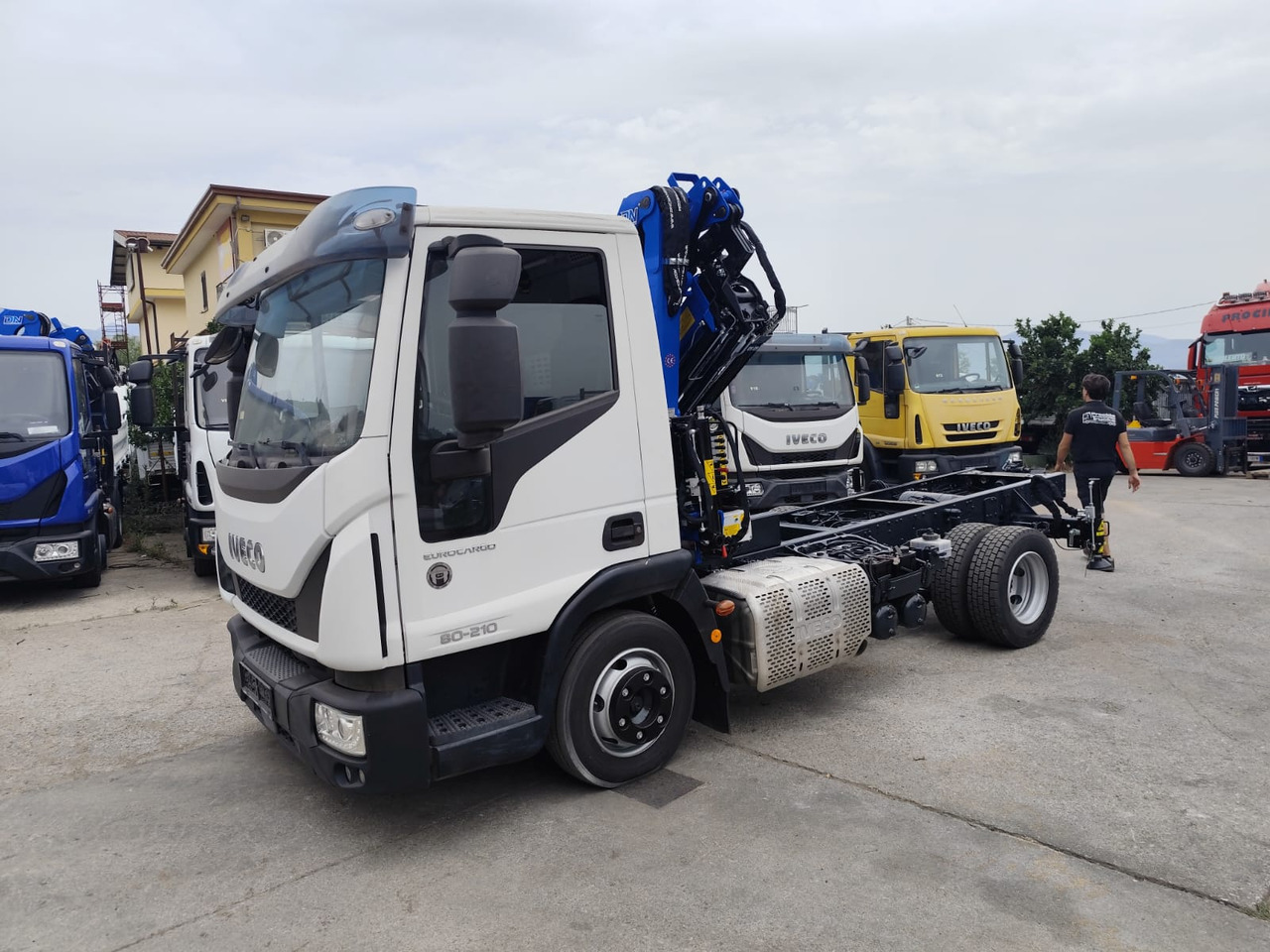 IVECO EUROCARGO 80-210 - Kraanaga veoauto: pilt 1 IVECO EUROCARGO 80-210 - Kraanaga veoauto: pilt 1
