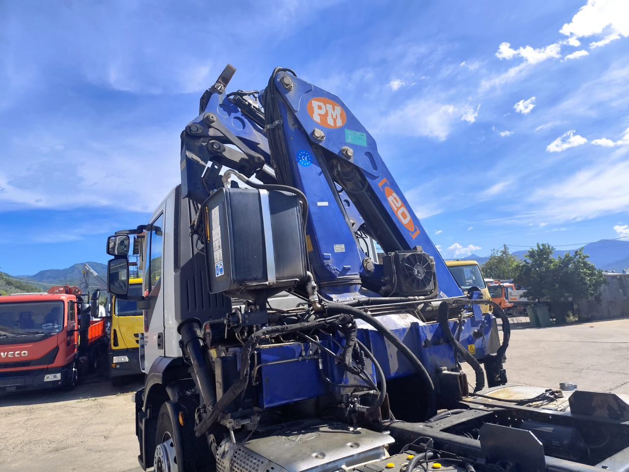IVECO STRALIS 190S31 - Kraanaga veoauto: pilt 2 IVECO STRALIS 190S31 - Kraanaga veoauto: pilt 2