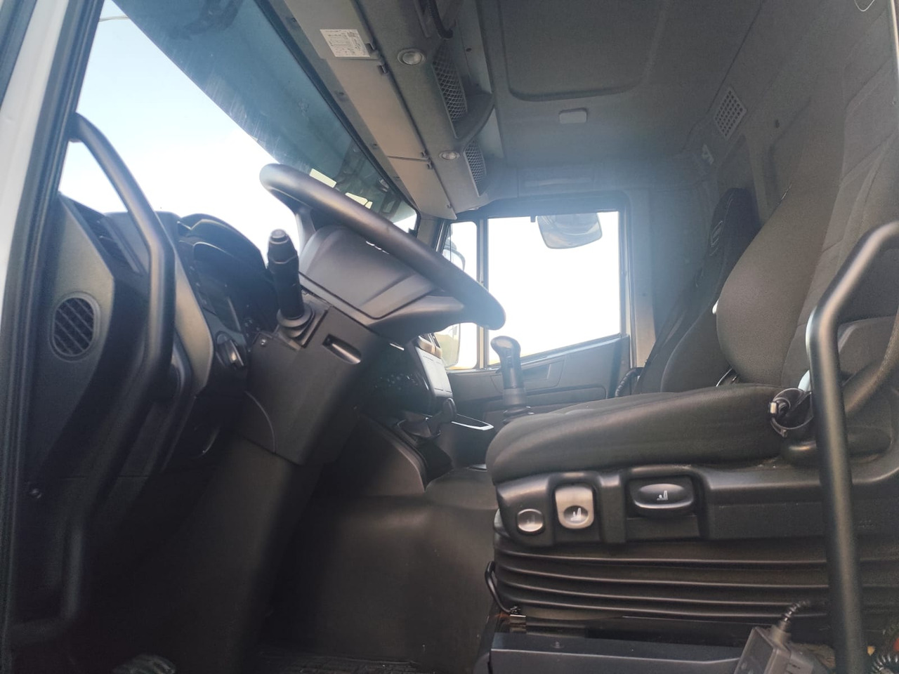 IVECO STRALIS AD 260S31 XP - Kabiinišassiiga veoauto: pilt 2 IVECO STRALIS AD 260S31 XP - Kabiinišassiiga veoauto: pilt 2