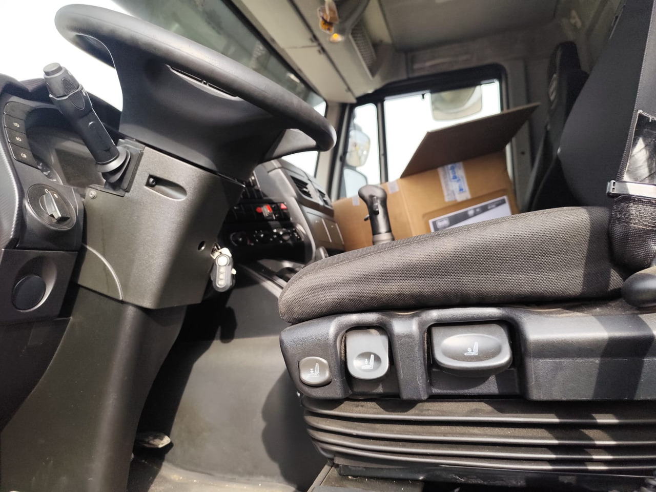 Konkstõstukiga veoauto IVECO STRALIS AD 260S31 Y/P: pilt 8 Konkstõstukiga veoauto IVECO STRALIS AD 260S31 Y/P: pilt 8