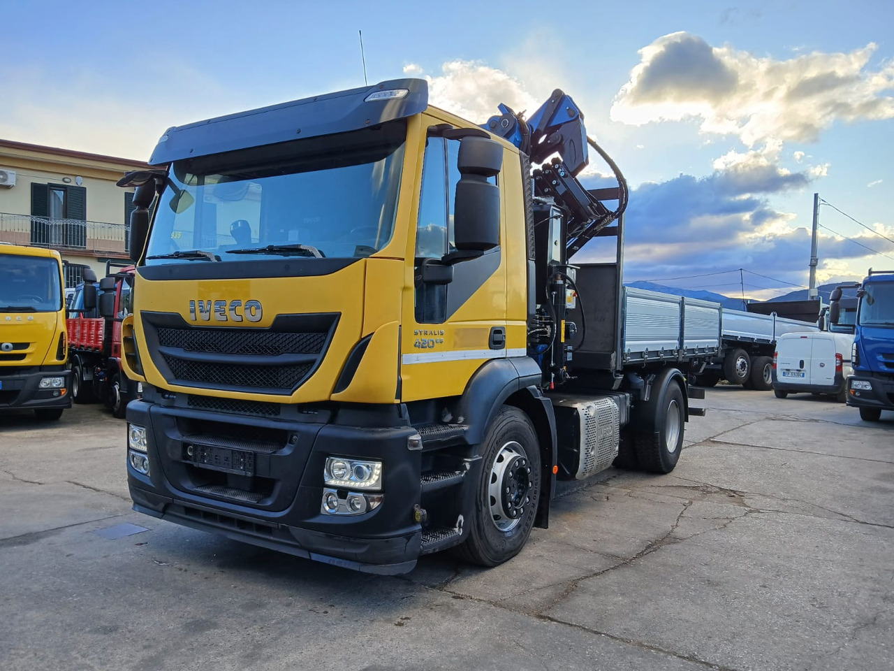 IVECO STRALIS HI-STREET AD190S42 - Kraanaga veoauto: pilt 1 IVECO STRALIS HI-STREET AD190S42 - Kraanaga veoauto: pilt 1