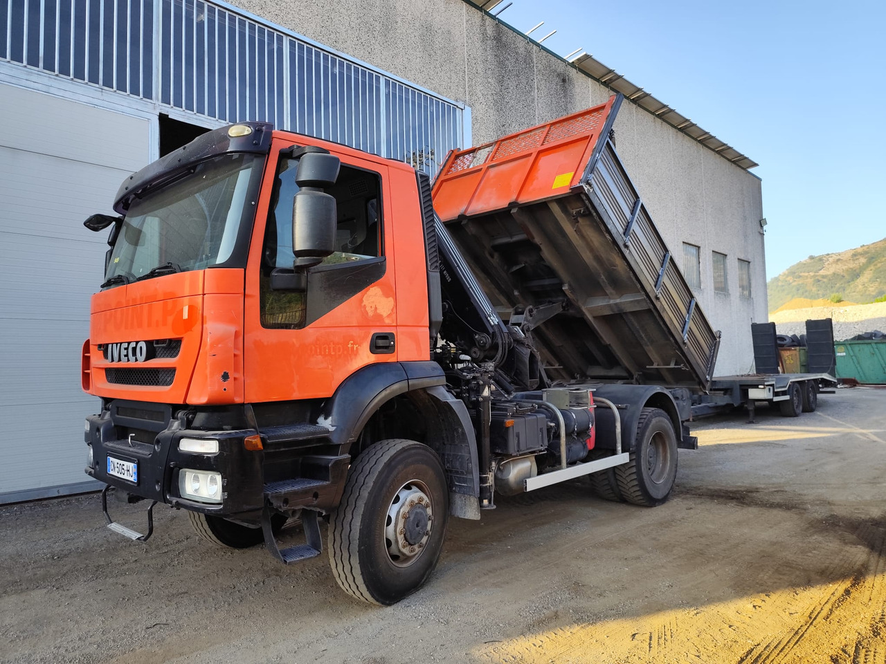 IVECO TRAKKER 190T36 - Kraanaga veoauto: pilt 1 IVECO TRAKKER 190T36 - Kraanaga veoauto: pilt 1