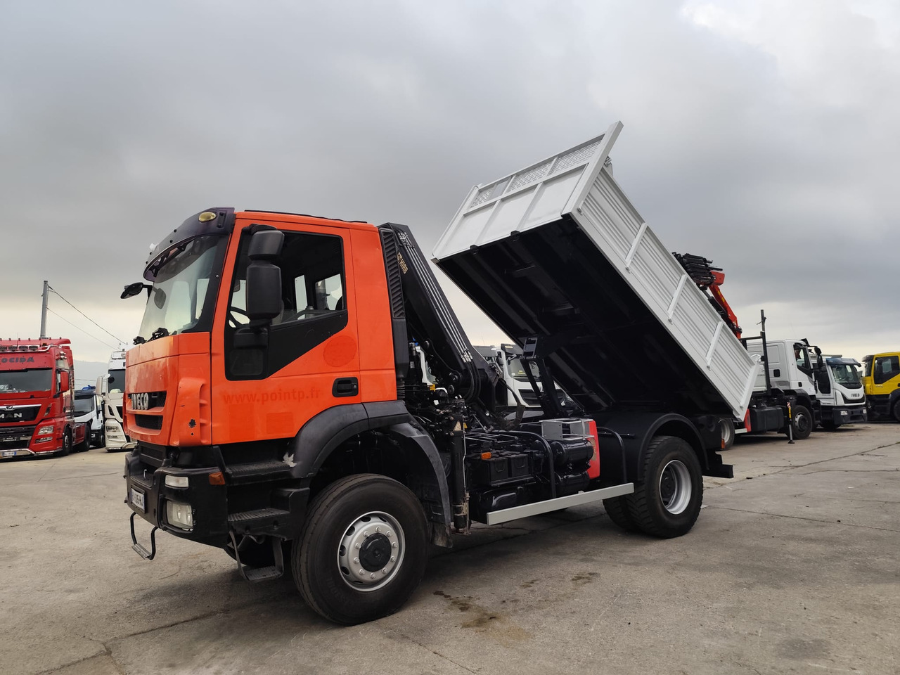 IVECO TRAKKER 190T36 - Kraanaga veoauto: pilt 1 IVECO TRAKKER 190T36 - Kraanaga veoauto: pilt 1
