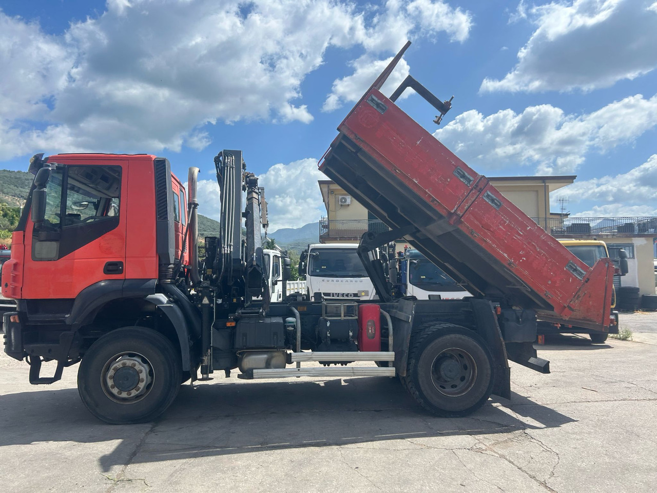 IVECO TRAKKER 190T36 - Kraanaga veoauto: pilt 4 IVECO TRAKKER 190T36 - Kraanaga veoauto: pilt 4