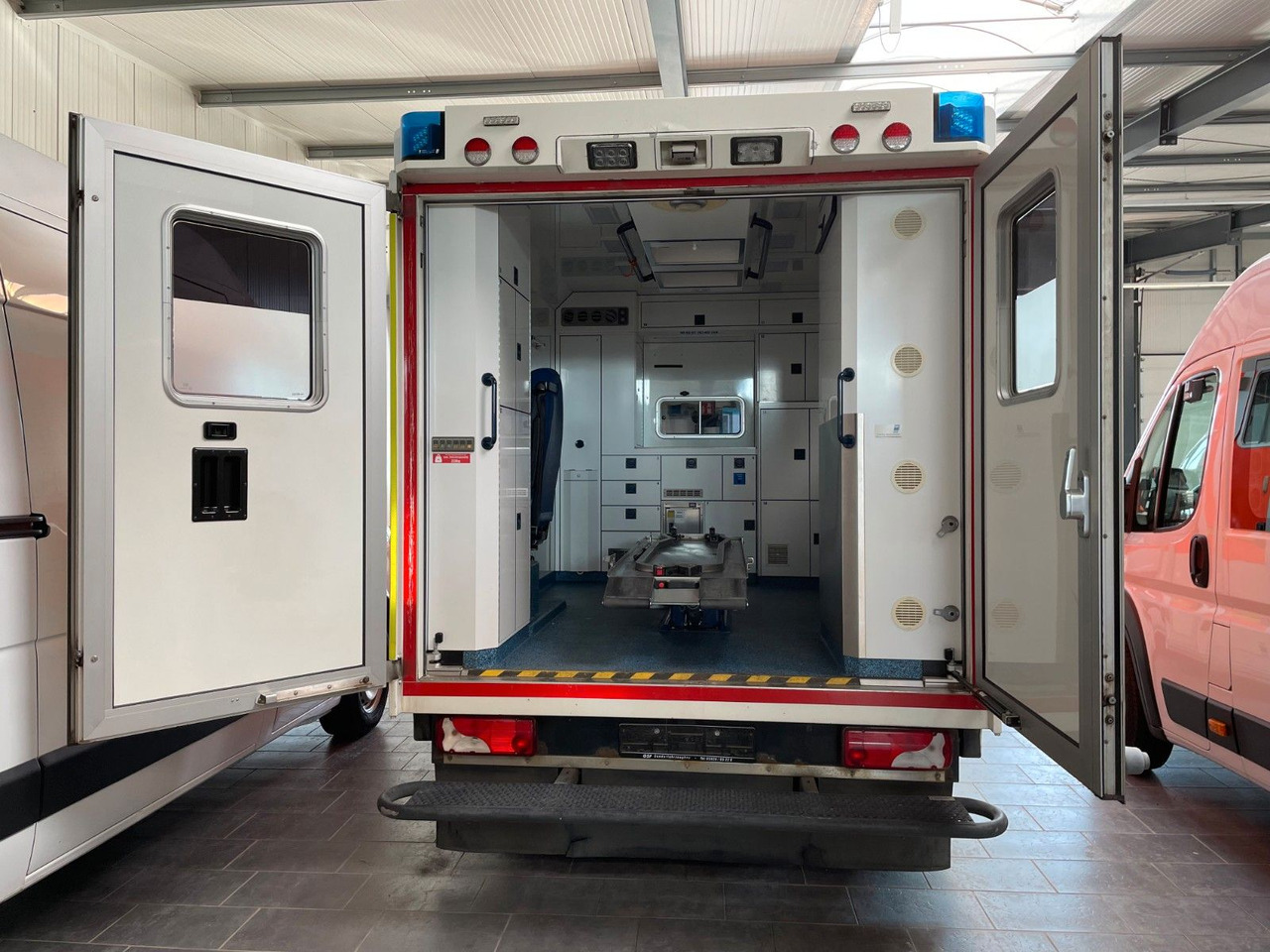 Mercedes-Benz Sprinter II Rettungswagen 519 CDI - Auto: pilt 4 Mercedes-Benz Sprinter II Rettungswagen 519 CDI - Auto: pilt 4