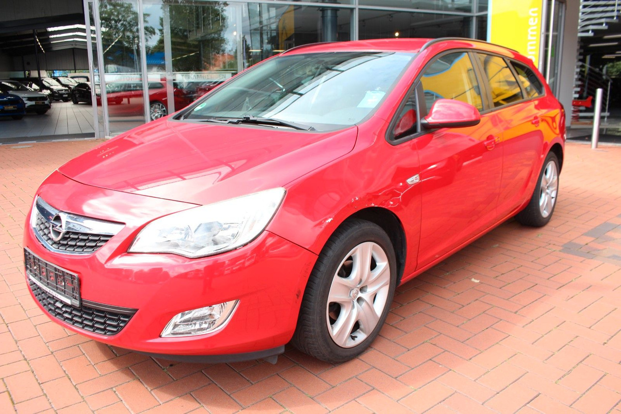 Opel Astra J Sports Tourer Design Edition - Universaal: pilt 1 Opel Astra J Sports Tourer Design Edition - Universaal: pilt 1