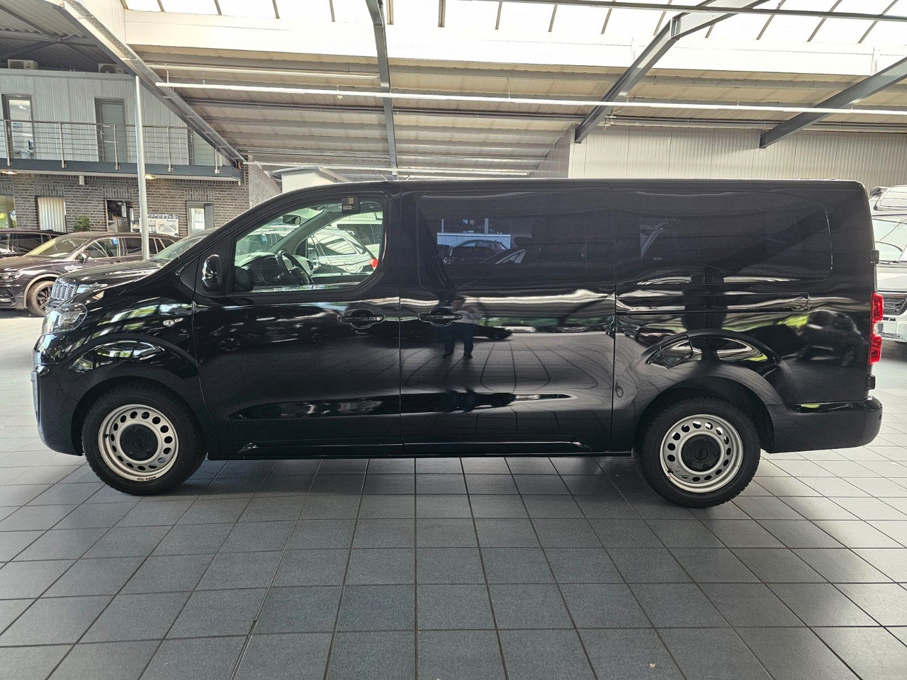 Opel Vivaro Kasten FlexSpace L DoKa Navi CarPlay DAB - Väike kaubik, Meeskonnaauto: pilt 2 Opel Vivaro Kasten FlexSpace L DoKa Navi CarPlay DAB - Väike kaubik, Meeskonnaauto: pilt 2