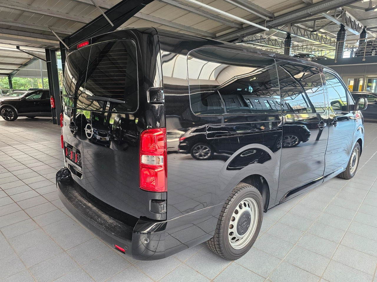 Opel Vivaro Kasten FlexSpace L DoKa Navi CarPlay DAB - Väike kaubik, Meeskonnaauto: pilt 4 Opel Vivaro Kasten FlexSpace L DoKa Navi CarPlay DAB - Väike kaubik, Meeskonnaauto: pilt 4