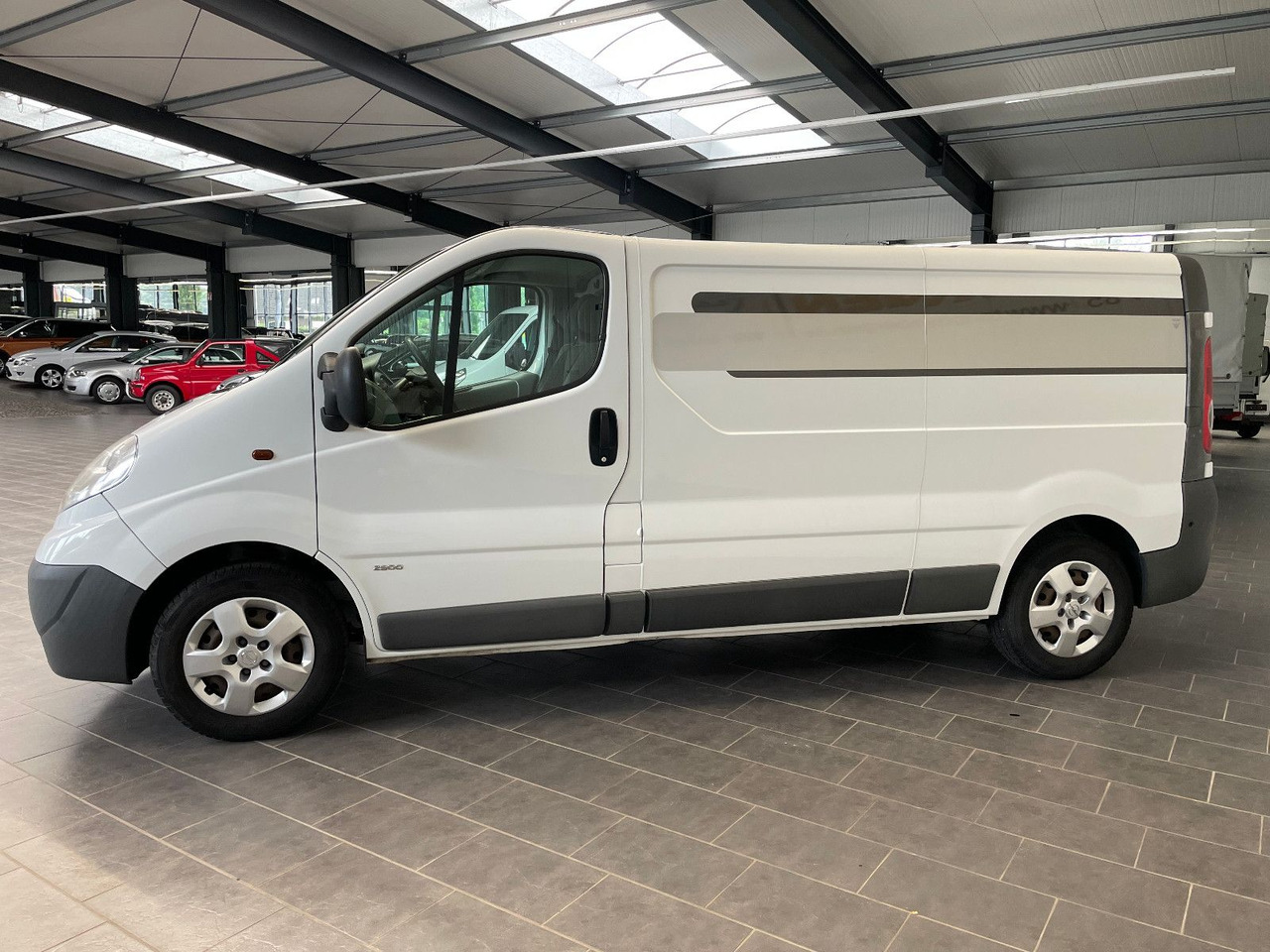 Opel Vivaro Kasten L2H1 2,9t Tüv Scheckheft Klima AHK - Väike kaubik: pilt 4 Opel Vivaro Kasten L2H1 2,9t Tüv Scheckheft Klima AHK - Väike kaubik: pilt 4