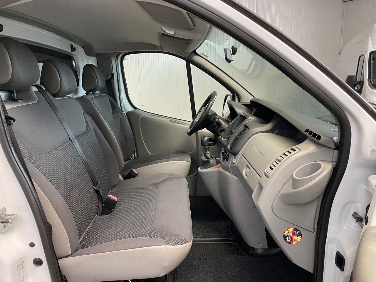 Opel Vivaro Kasten L2H1 2,9t Tüv Scheckheft Klima AHK - Väike kaubik: pilt 5 Opel Vivaro Kasten L2H1 2,9t Tüv Scheckheft Klima AHK - Väike kaubik: pilt 5