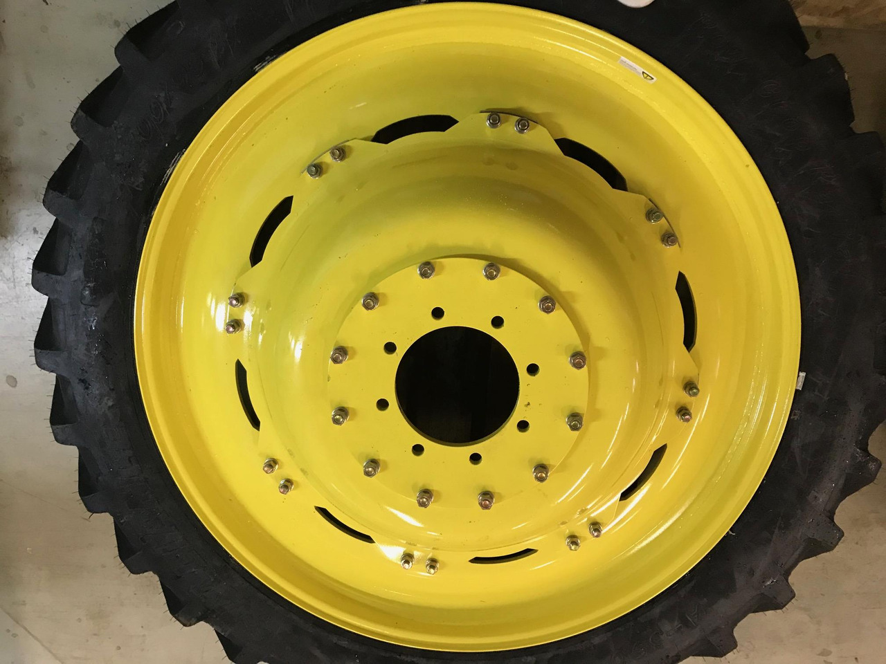 John Deere premium tillage wheel sets - Komplektne ratas - Põllutööseade: pilt 1 John Deere premium tillage wheel sets - Komplektne ratas - Põllutööseade: pilt 1