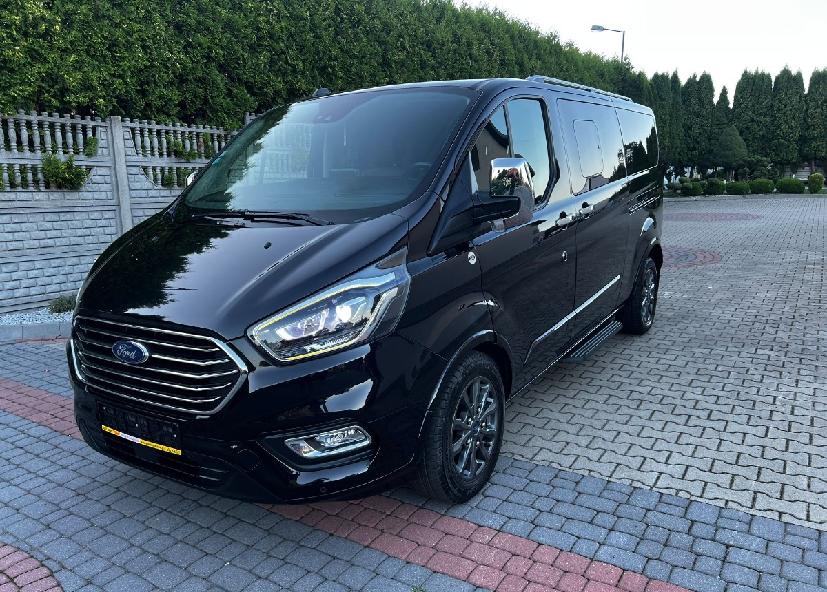 Ford Tourneo Custom Turneo Tytanium X specjalistyczny dla Inwalidów - Väikebuss, Mikrobuss: pilt 4 Ford Tourneo Custom Turneo Tytanium X specjalistyczny dla Inwalidów - Väikebuss, Mikrobuss: pilt 4